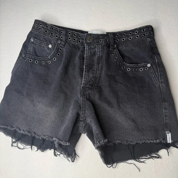 One Teaspoon High Waist Mom Shorts with Eyelet Accents 28 - Picture 4 of 10